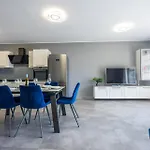 Beautifully Furnished 3 Bedroom In Qawra 아파트 *