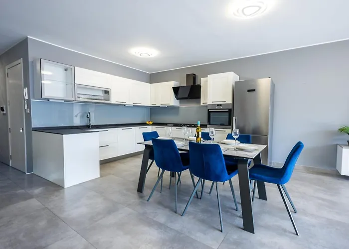 Beautifully Furnished 3 Bedroom In Qawra St Paul's Bay